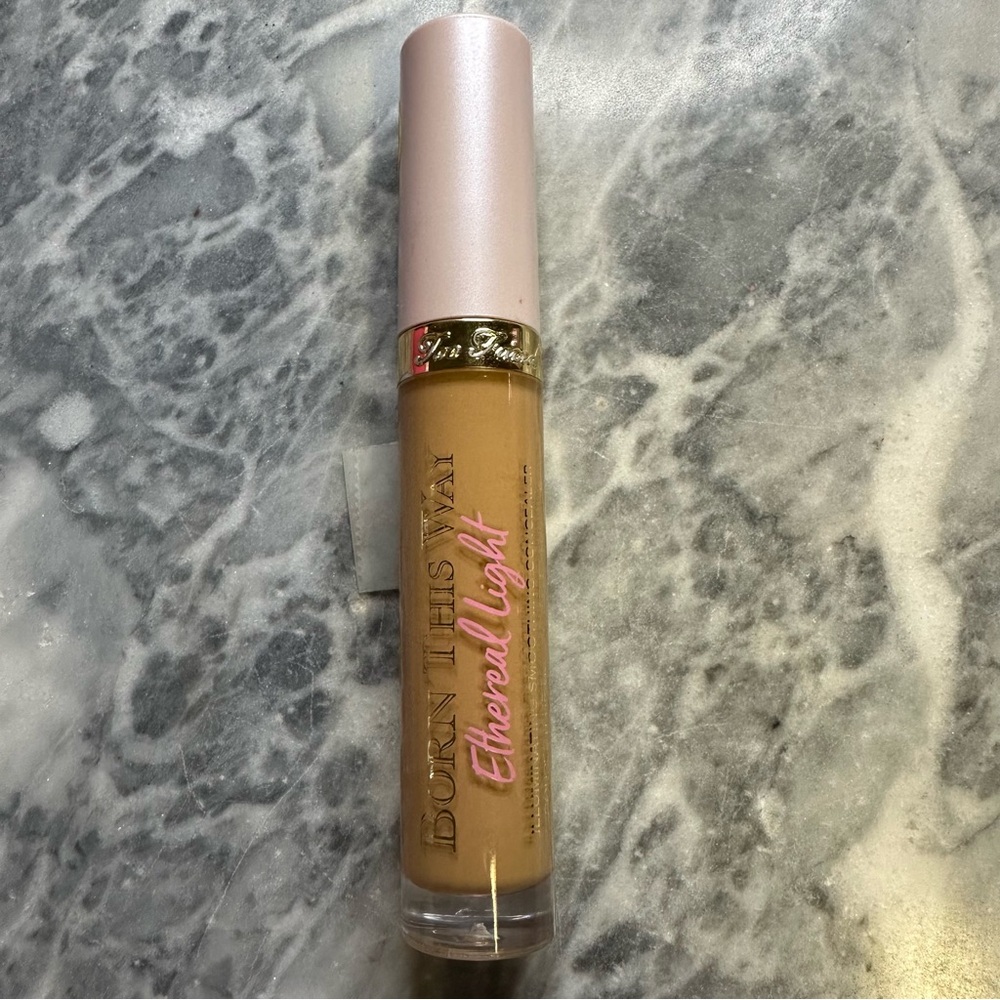 Too Faced Born This Way Ethereal Light Concealer